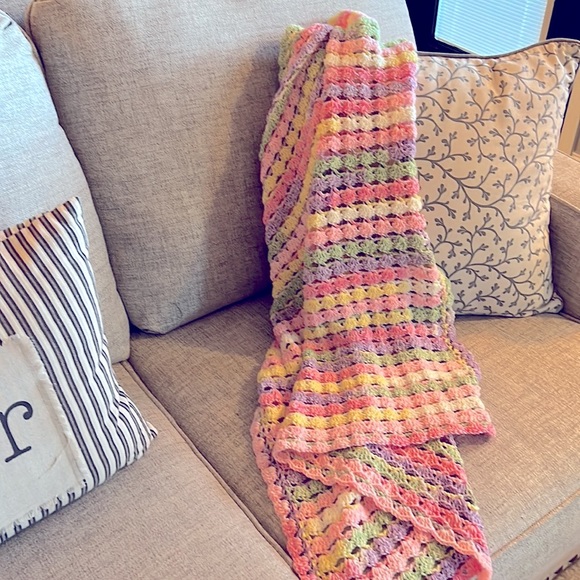New Hand Crocheted Lap Size Blanket Afghan Pink & Yellow Or Even Baby Handmade - Picture 4 of 6
